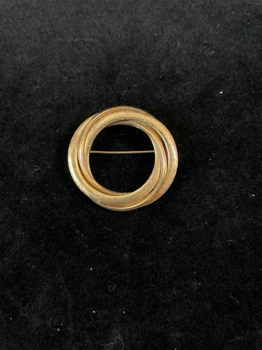 Vintage Krementz Wreath Brooch